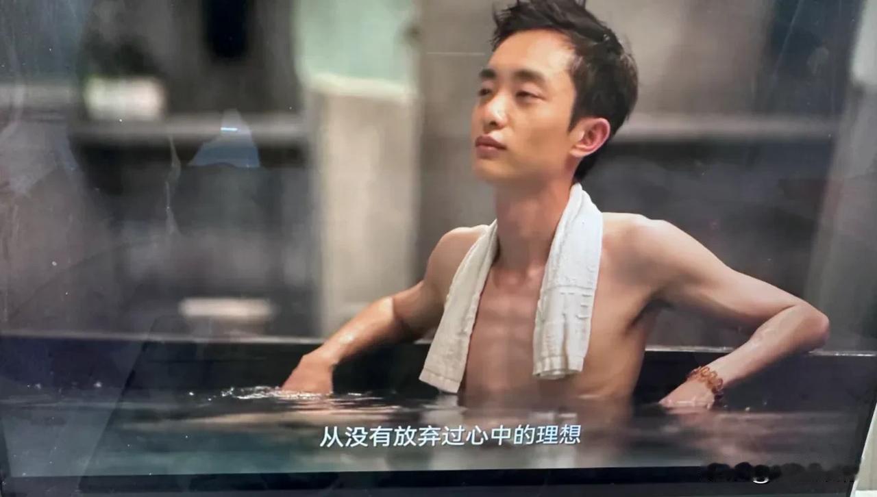 看到陶无忌扮演者现实中的样子，真的很纳闷，他长成那样怎么当上演员的？镜头里面都瘦