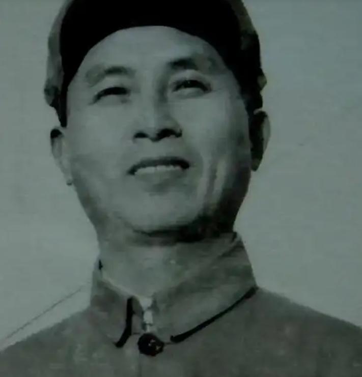 1941年，谢育才夫妇被捕，在狱中生下一个儿子。为逃出去，夫妻二人将儿子遗弃，越