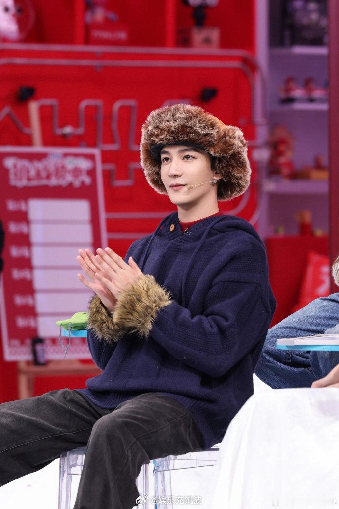 夏之光玩游戏听到音乐，跳舞本能就像火山爆发一样，一下子就释放出来了，挡都挡不住这