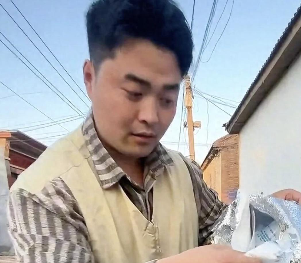 190元榴莲仅退款事件中，对商家死亡威胁的人被找到，只是这个人太让人意外了！
这