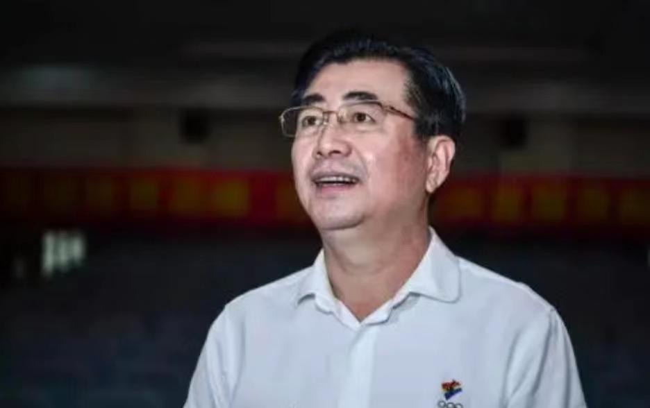 中国足球落后的病根找到了：缺乏持续性发展。
 
足协领导换来换去，每一任都眼盯着