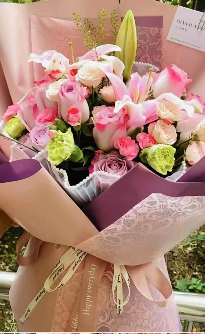 #分享一张随手拍的花。#送给闺蜜生日的花束，虽然没有十八岁的脸，但是我们永远有十