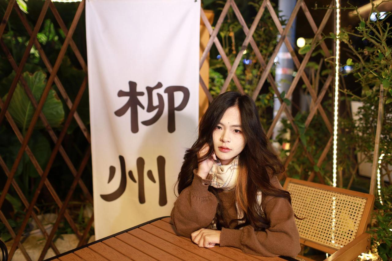 偶遇古镇，随拍几张。～～小姐姐很皮 人像写真 少女写真 拍照姿势