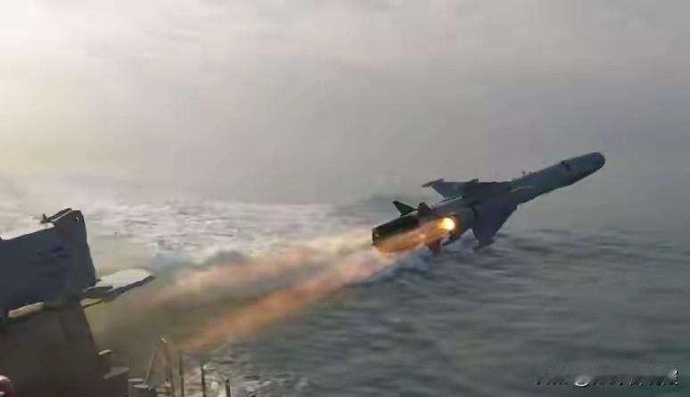 委内瑞拉海军出动主力战舰，双方正面交锋，气势上已力压美军