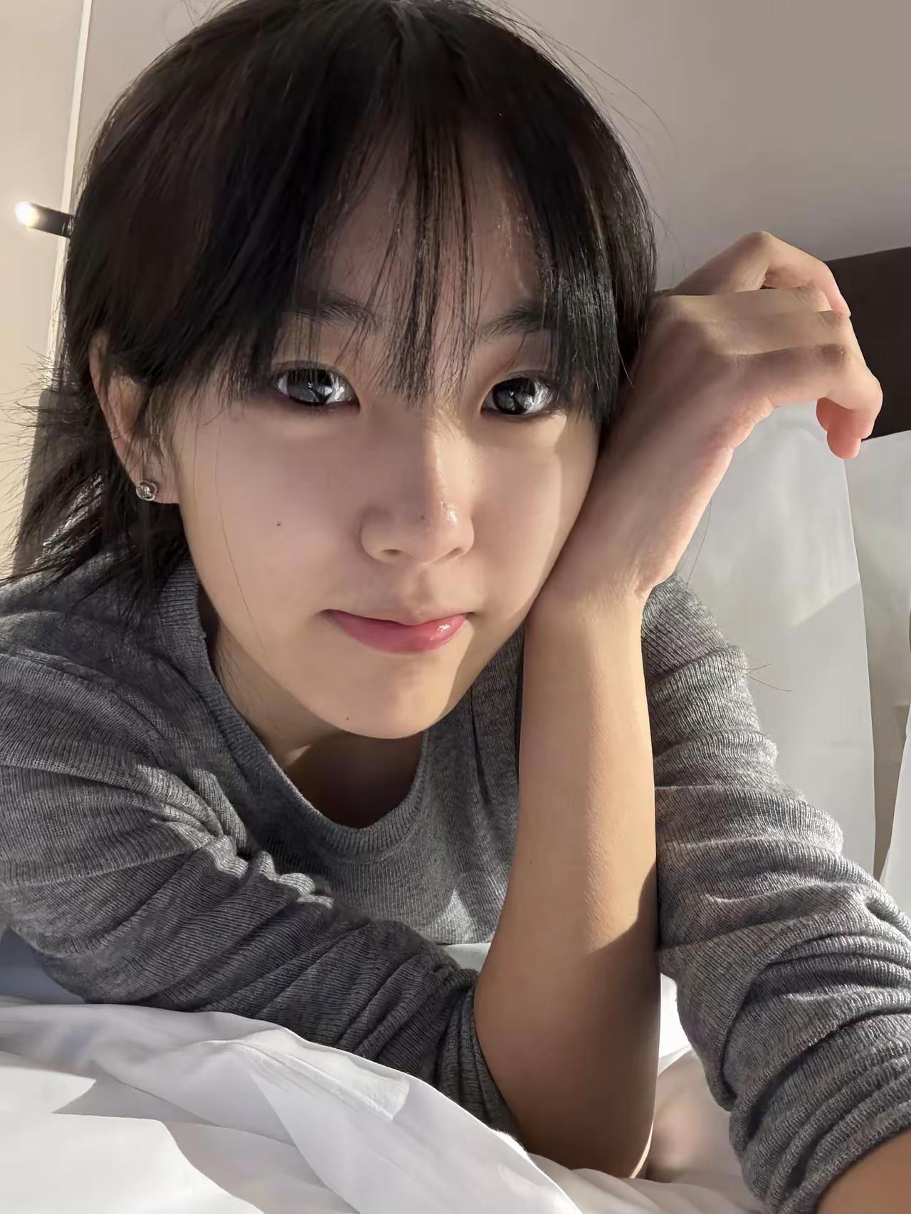 🌞 阳光正好，赖床也刚刚好
在被窝里和自己独处一会儿
享受这份不被打扰的松弛感