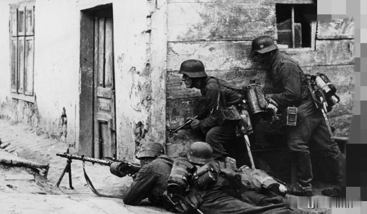 当1945年第二次世界大战进行到尾声的时候，随着德三军队的战局已经无可挽回，所以