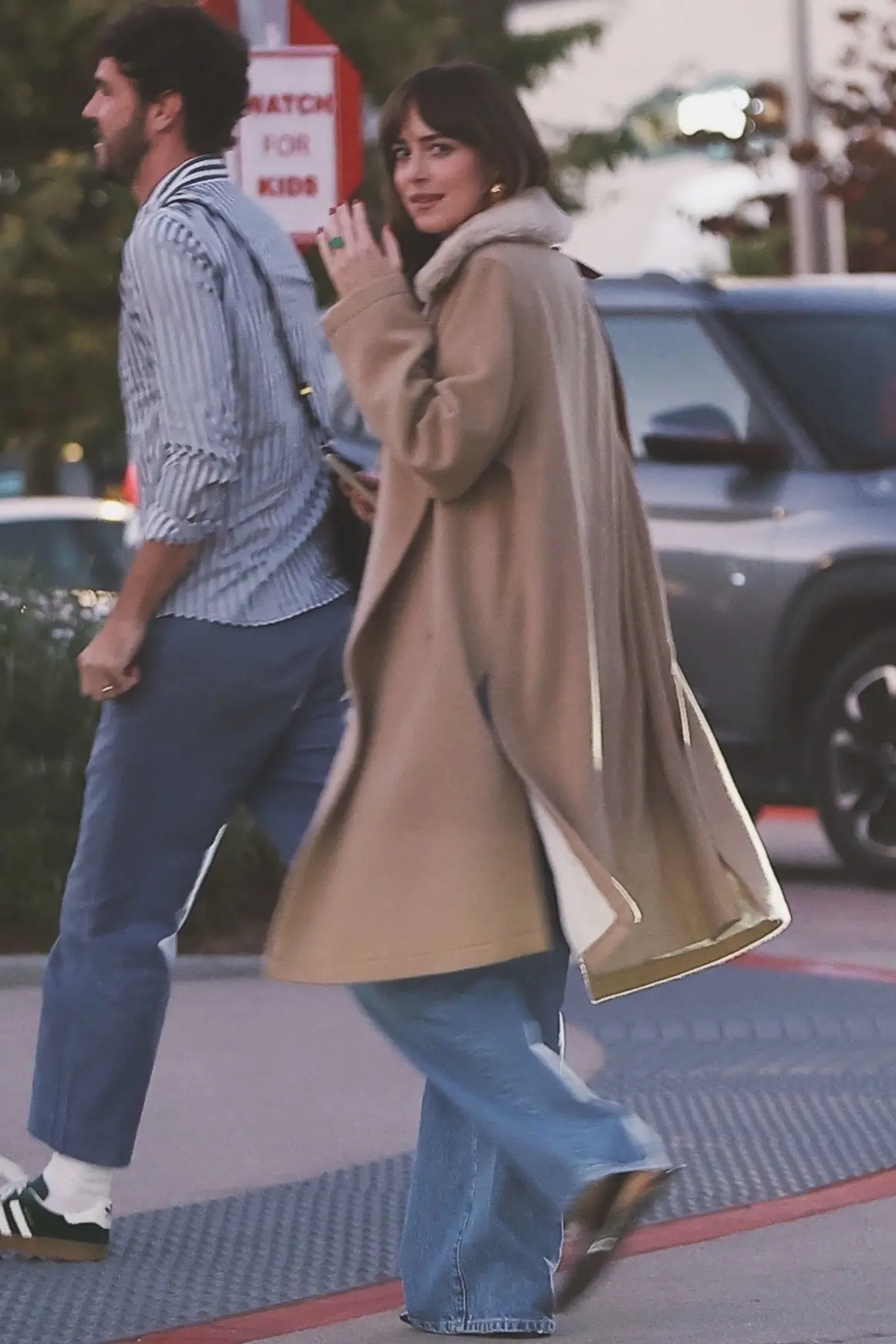 秋冬氛围的神！Dakota Johnson 秋日街拍 🐾  高级感十...