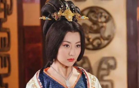 公元592年，宰相杨素将心爱的夫人乐昌，许配给一叫花子。夫人低头不敢作声，任凭叫