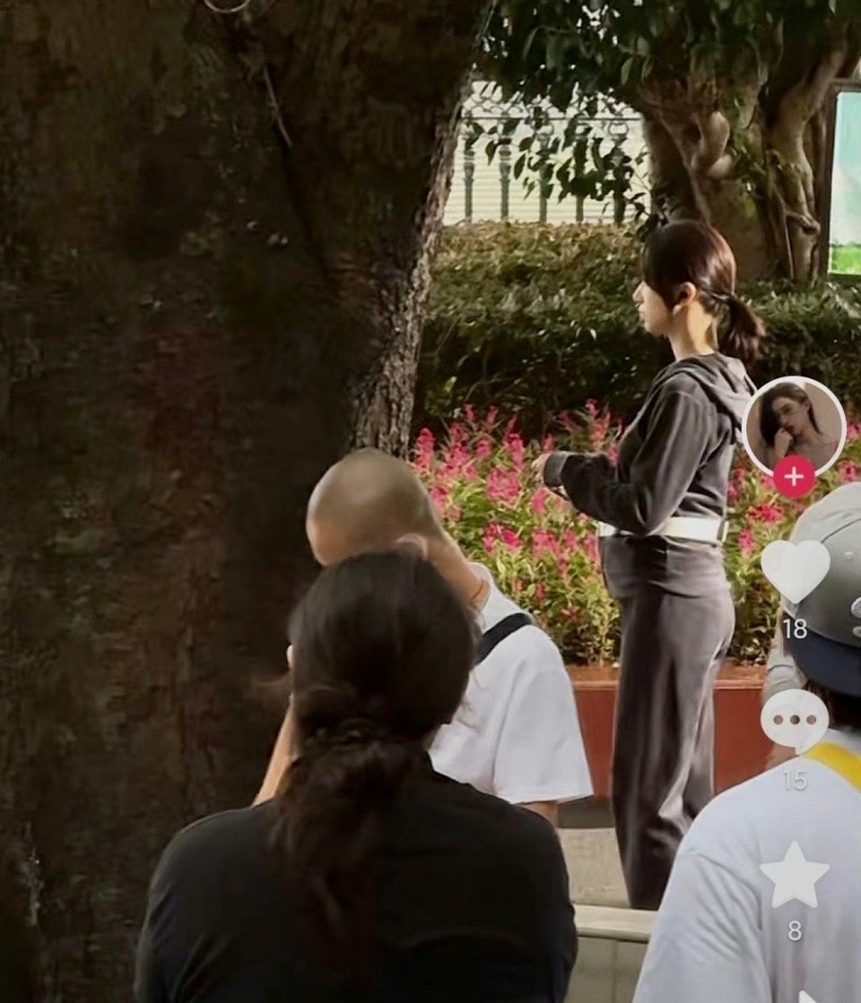 #吴谨言肚子# 这肚子起码有五六个月了！不会是剧中演一个孕妇吧？ ​​​