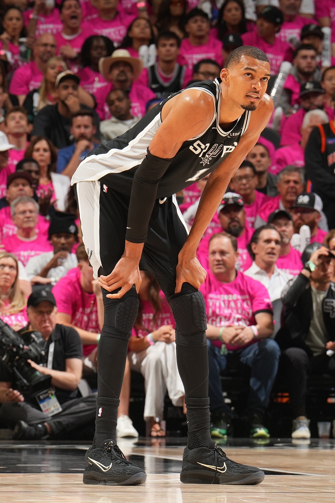 NBA总决赛马刺vs尼克斯当被问及若奥拉朱旺￼对上文班亚马会打出怎样的场面，NB