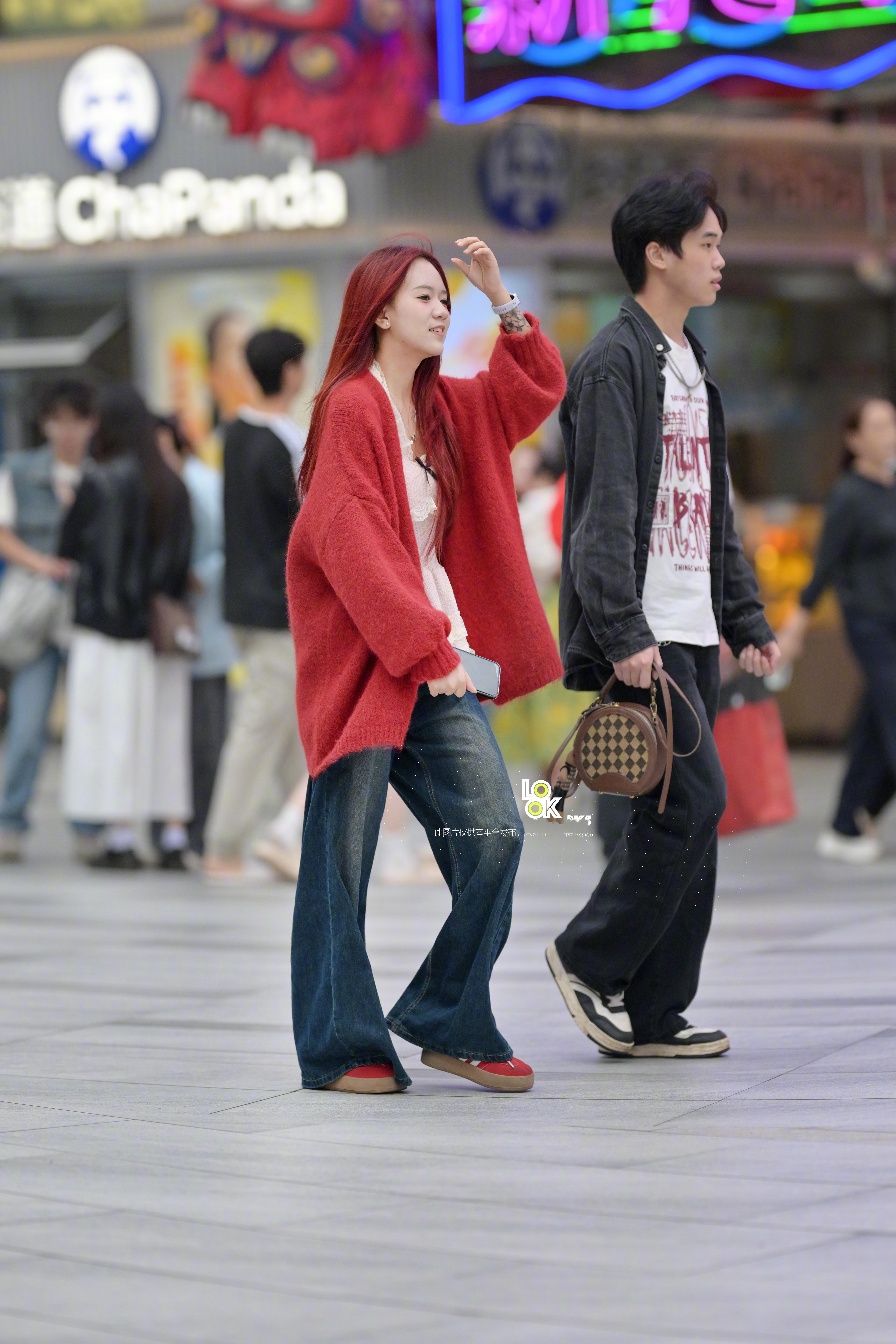 红色穿搭很适合12月 