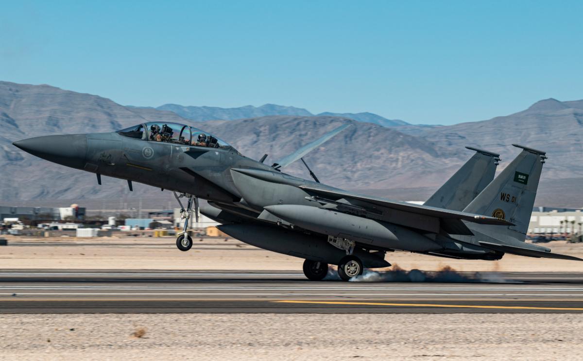 F-15被击落，直接撬动了沙特最依赖的空中优势。

多年来，沙特联军之所以能够在