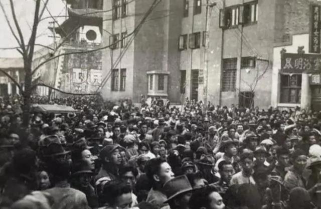 玩命13天！卢汉带6大滇军猛将，扣住蒋介石5大心腹，举行昆明起义
1949年11