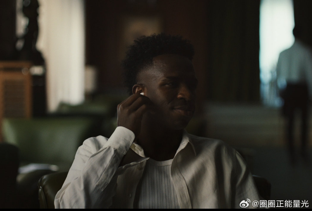 维尼修斯的节奏只在自己赛场噪音？屏蔽。赛场内外维尼修斯自有步调，AirPods 