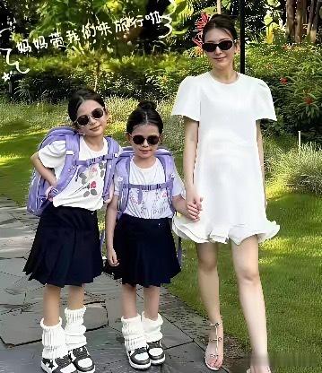 有一个时尚会打扮的妈妈是多么重要，你看方媛打扮的女儿跟熊黛林带出来的孩子，风格完