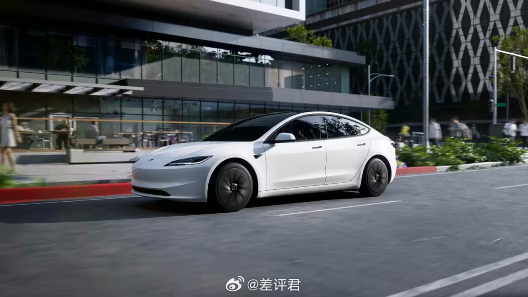 #差评说车# 平价版Model Y上市了。另外Model 3也有了Standar