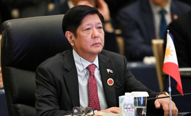 中国舰队刚在台岛以东收网，周边那几个不服气的“小鬼”就急不可耐地跳出来了。
 