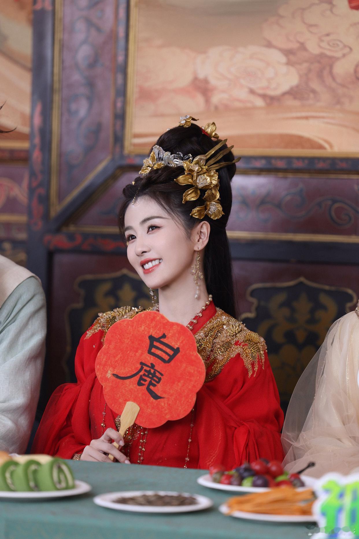 白鹿半年播三部剧的含金量白鹿：衣袂蹁跹，红衣如画…… ​​​