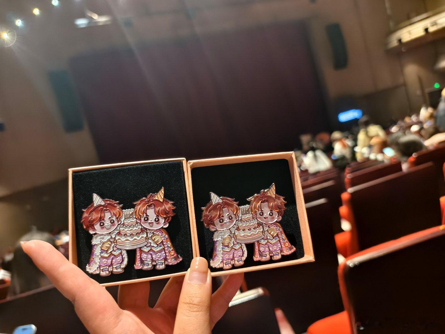 大哥，二哥想看老版是两个小人的什么样