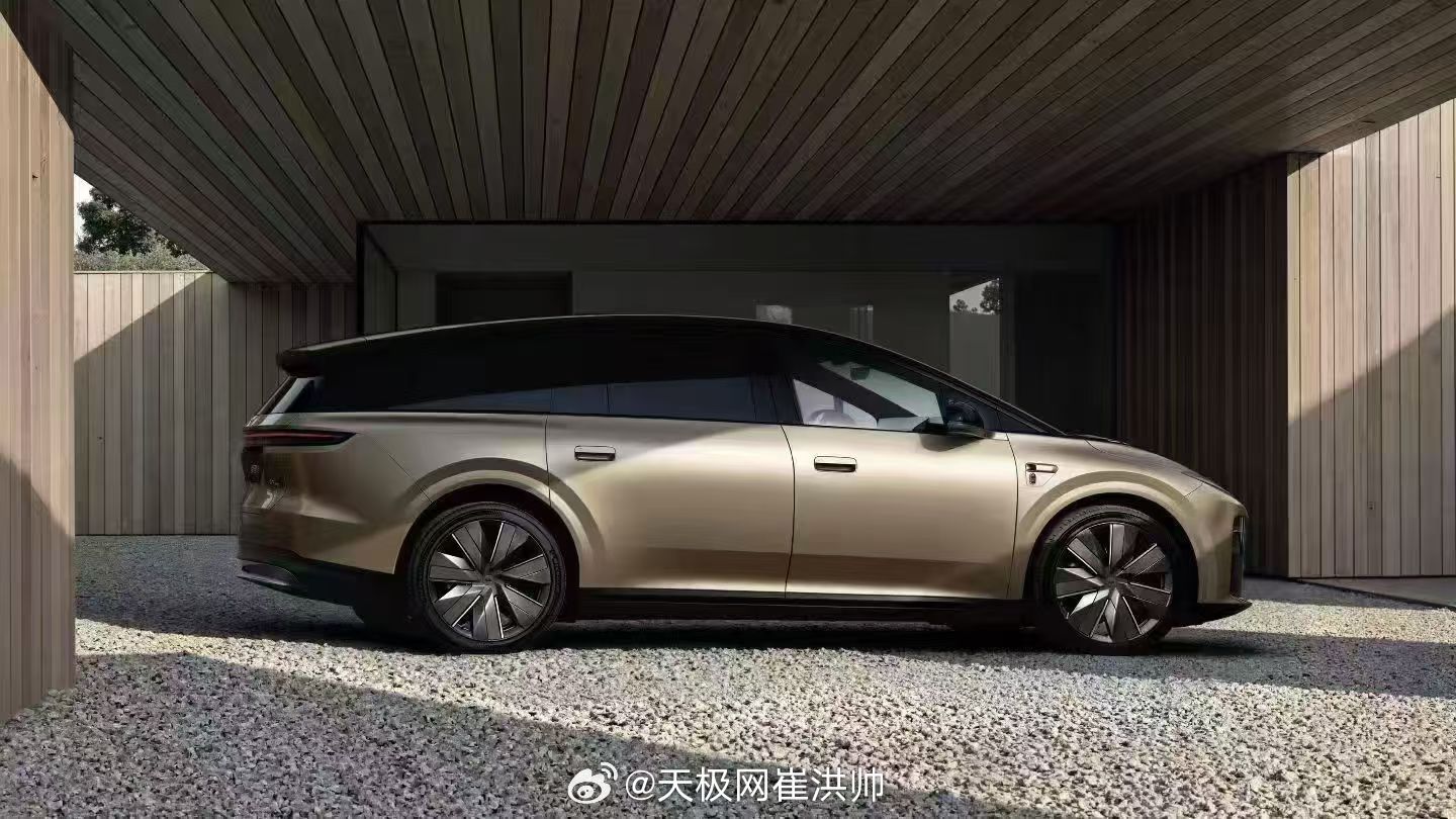 李想官宣新车型i9   李想下午突然官宣理想纯电旗舰i9将于9月发布，这个时间点