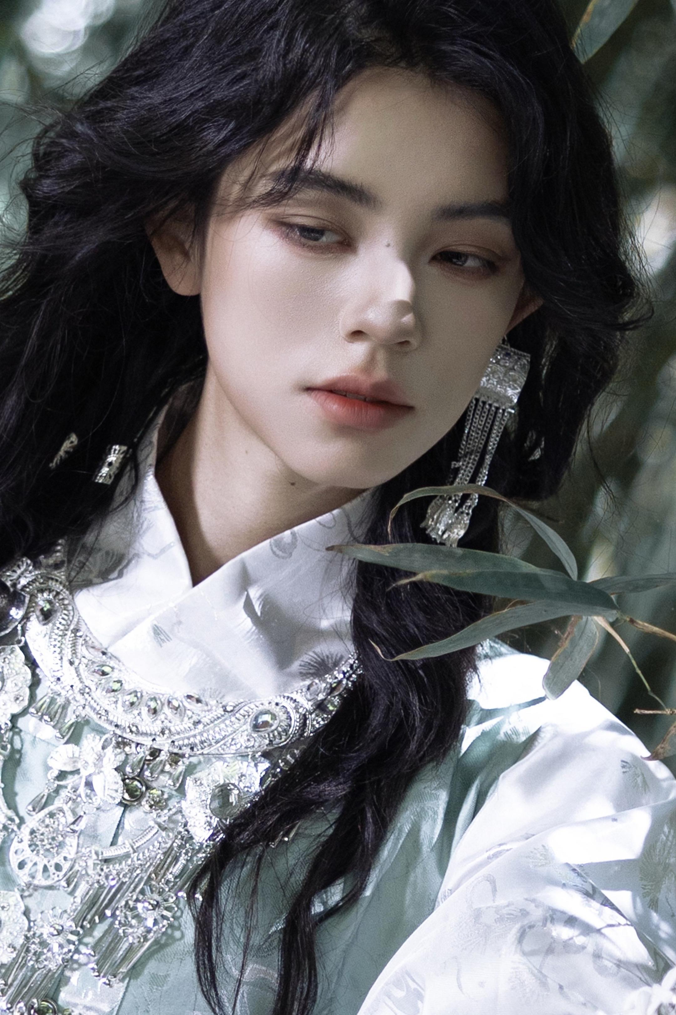 ‘ 遇泽阿哥、来了就别走了 ’最近听情蛊真的很上头，就拍了个带点点苗疆...