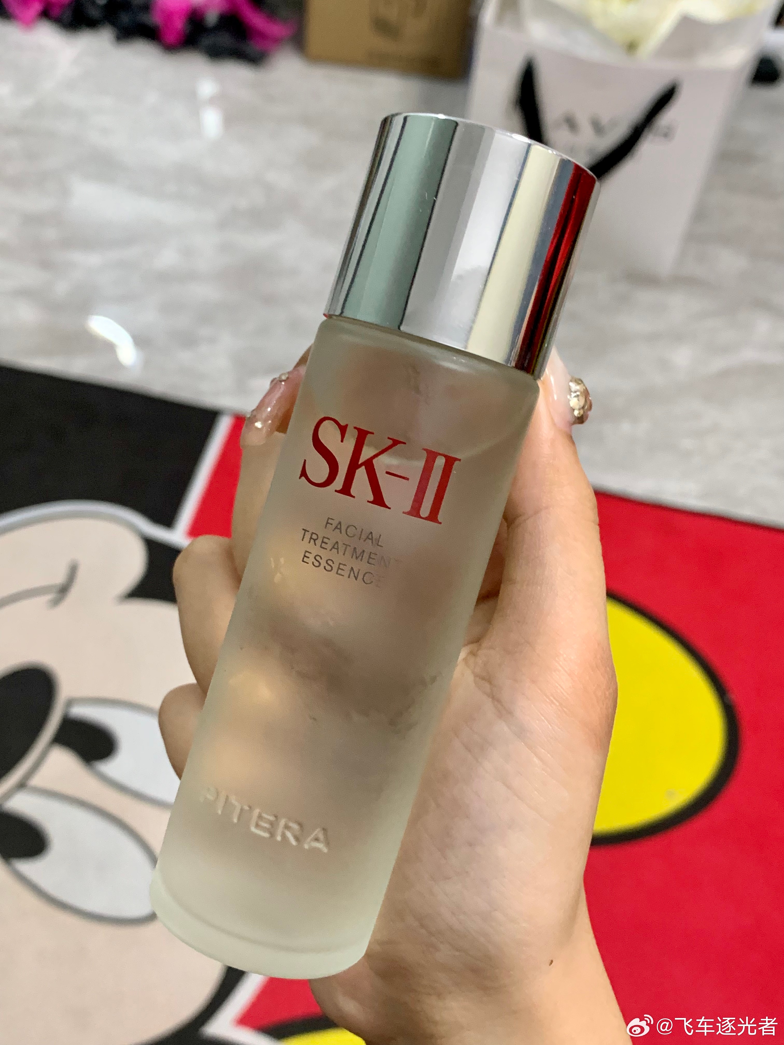 谁能想到，我一个干皮居然被sk2神仙水的清爽感圈粉了。涂完不粘不腻，皮肤悄悄地就