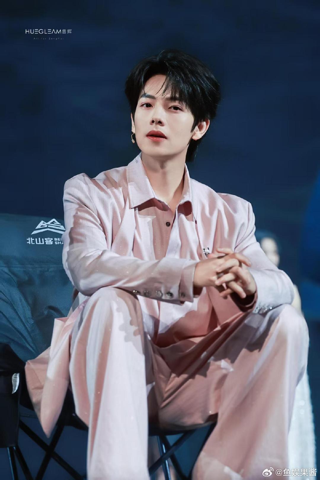 曾辉A爆了 曾辉A爆了！自带强大气场，不用刻意表现，就已经足够耀眼。 