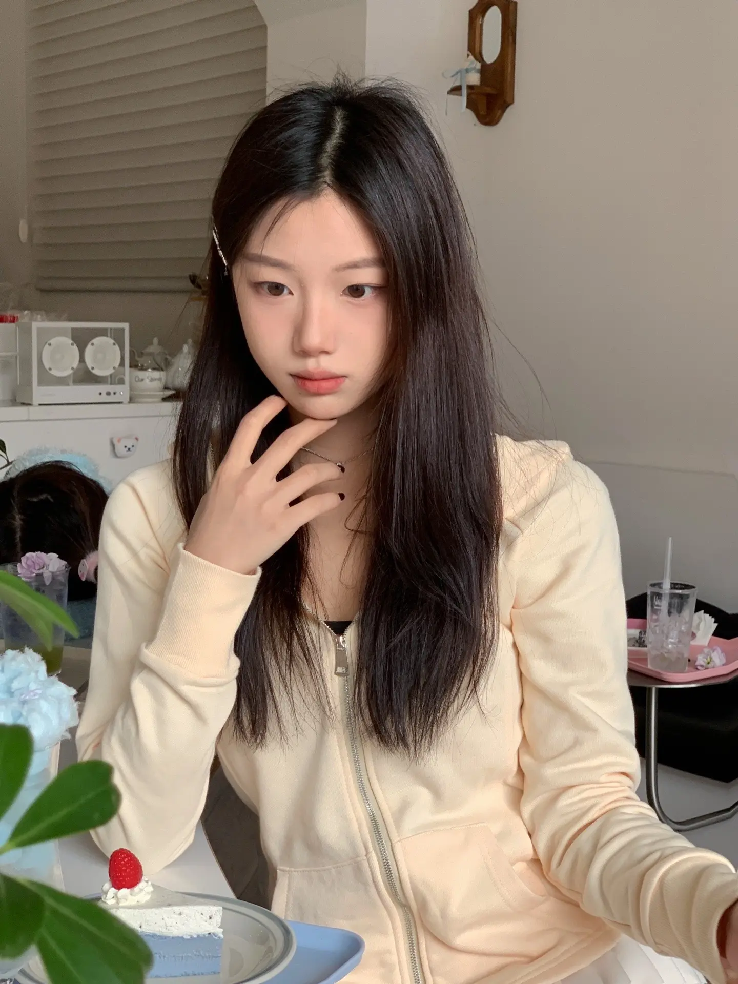 u🧏🏻‍♀️。