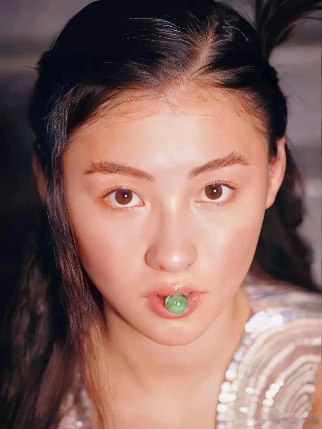 张柏芝说APT谐音是啊柏芝 美神的凝视说真的柏芝的这两张图我都想设置为首图，但两