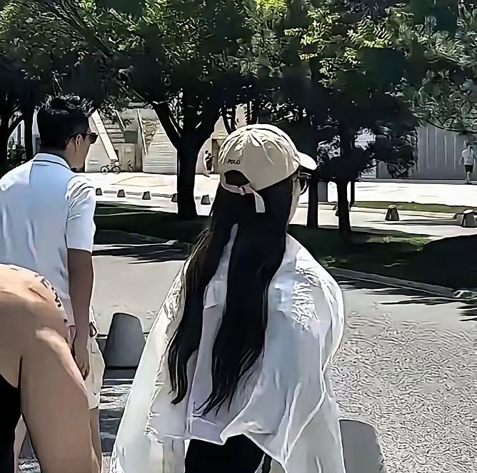 我敢说，马筱梅这钱花得有点门道。两口子把孩子送进阿那亚夏令营，十二天五万没犹豫。