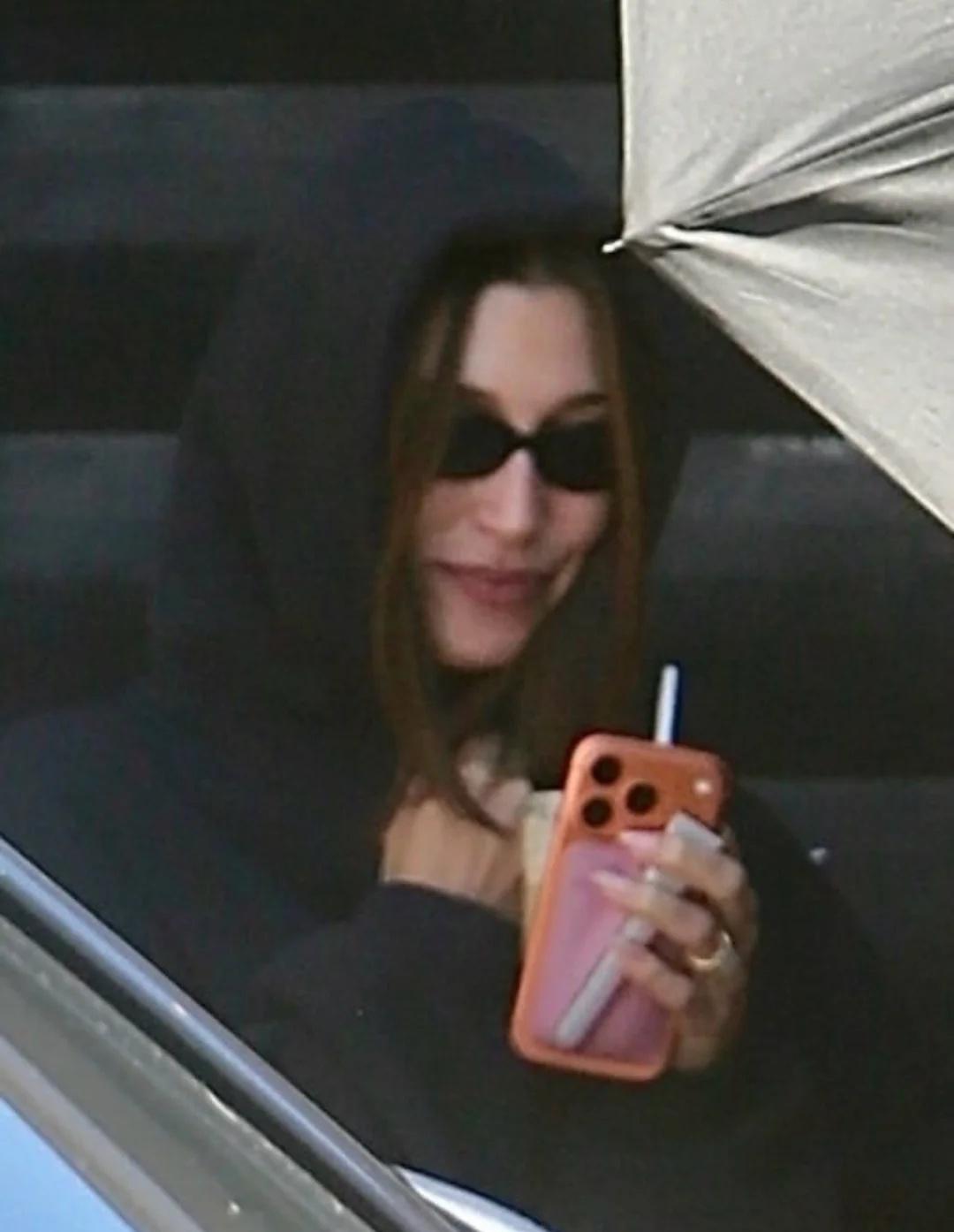 HaileyBieber在LA外出
HaileyBieber 海莉 日常分享 o