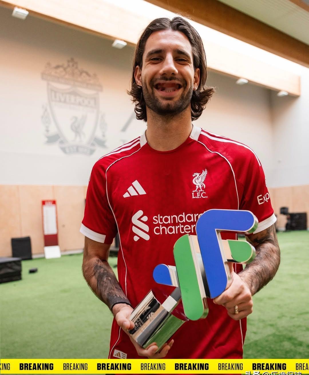 索博斯洛伊一来就打满15场首发，没休息，没掉链子。
利物浦没拖，直接摆出合同，钱