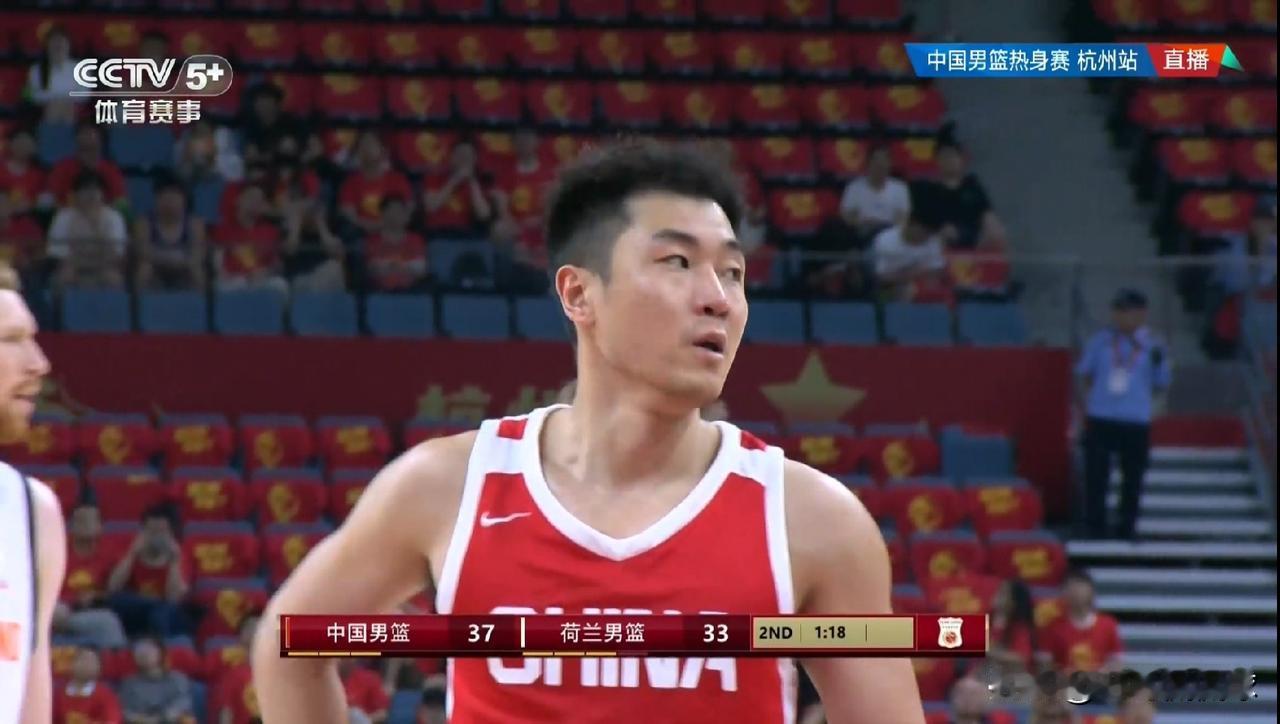 中国男篮老将高诗岩真是让人喜出望外！在今天中国男篮以65：60击败荷兰男篮的热身