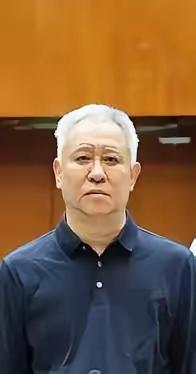 这个人，吃喝玩乐半辈子，
吃足了
喝足了
玩够了
乐够了
歌舞也看够了
钱弄到国