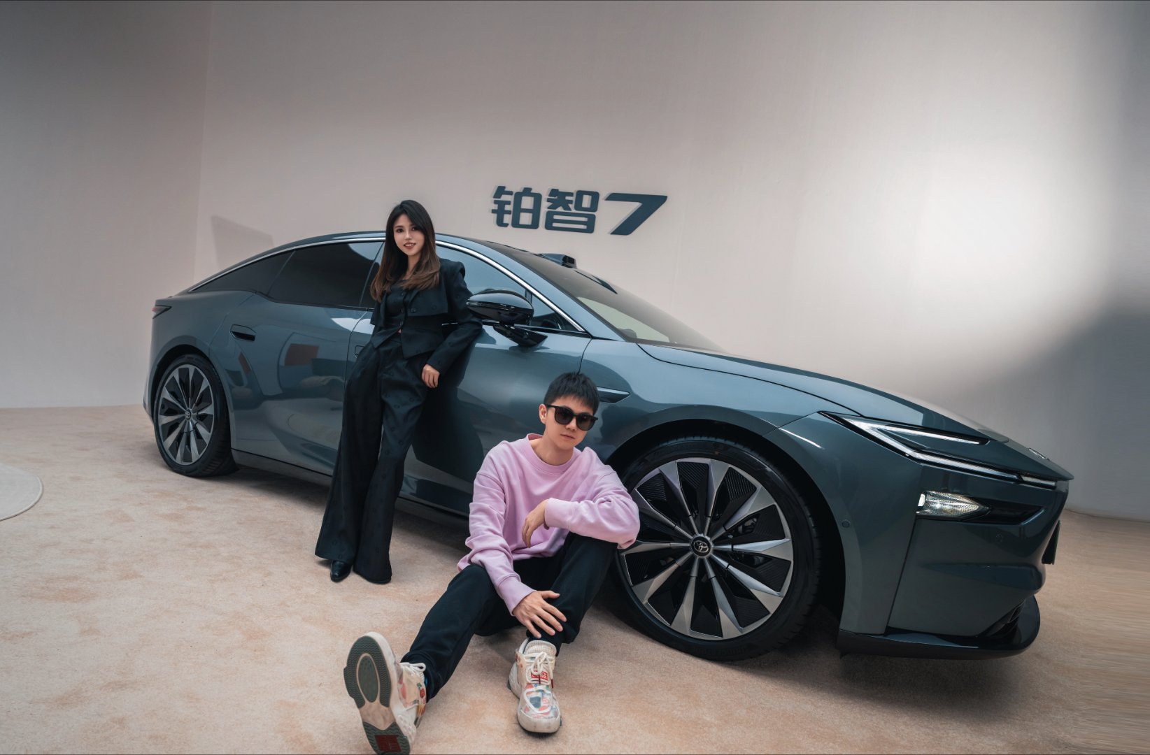 广汽丰田铂智7，如果按照丰田以前的定价体系，这个配置和体态，不得卖的比皇冠还贵但