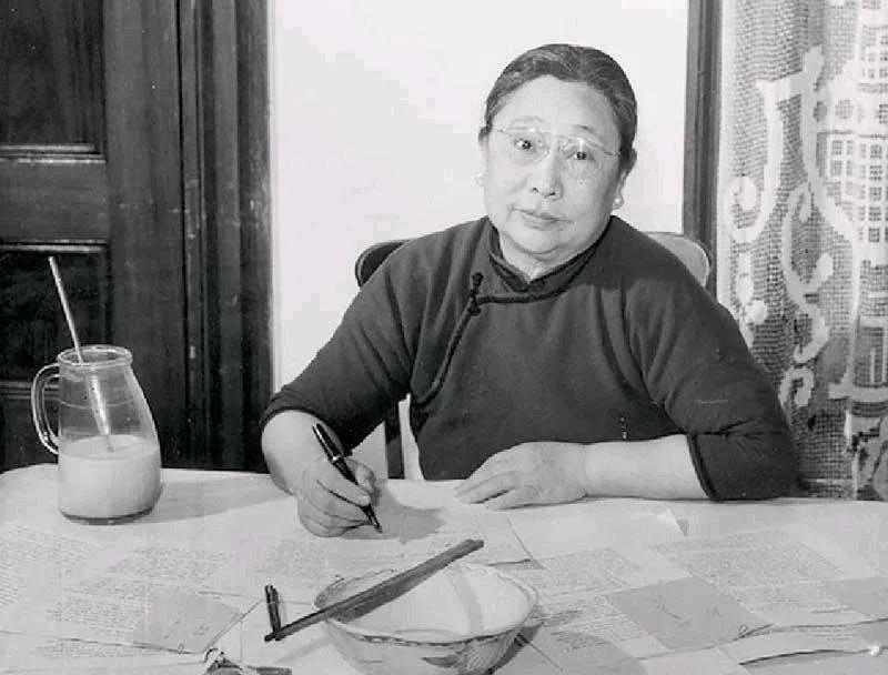 有一天，民国大总统黎元洪正在睡觉，突然发现自己屁股下湿了一片，他“嗖”的一下坐了