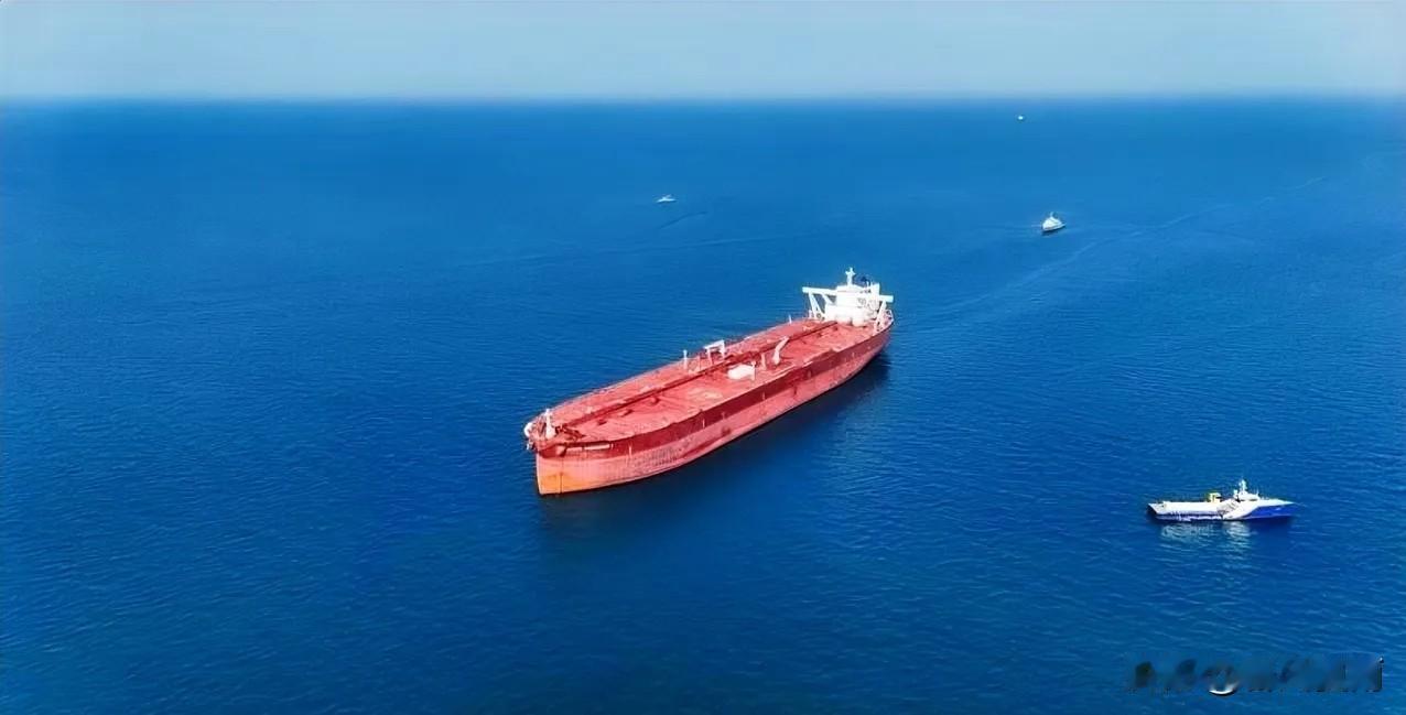 当地时间4月17日，伊朗外长阿拉格齐宣布，根据黎巴嫩停火协议，霍尔木兹海峡对所有