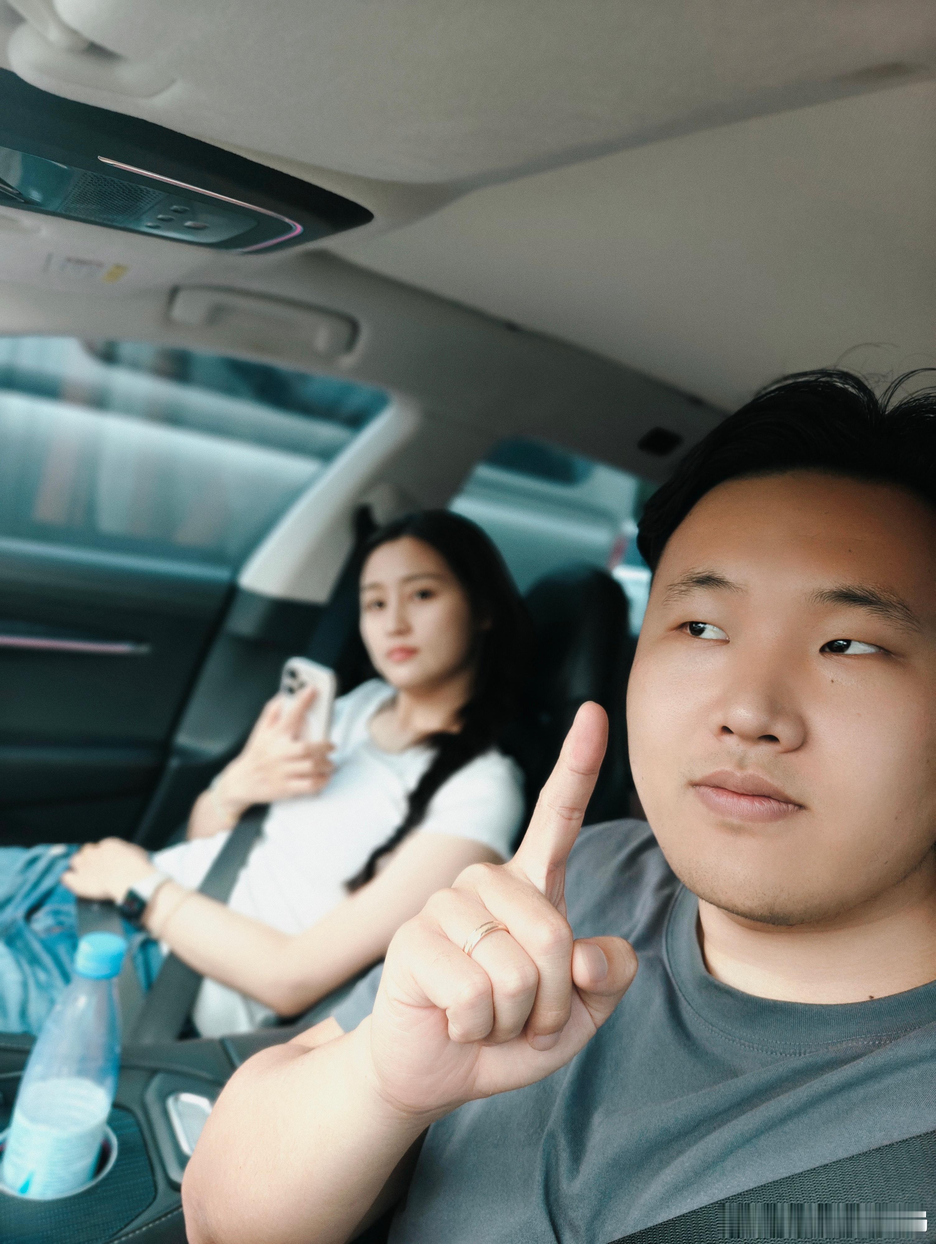 一个巧妙的结婚5周年，合作愉快今天发现一个小秘密人的眼睛总会聚焦在美的事物上