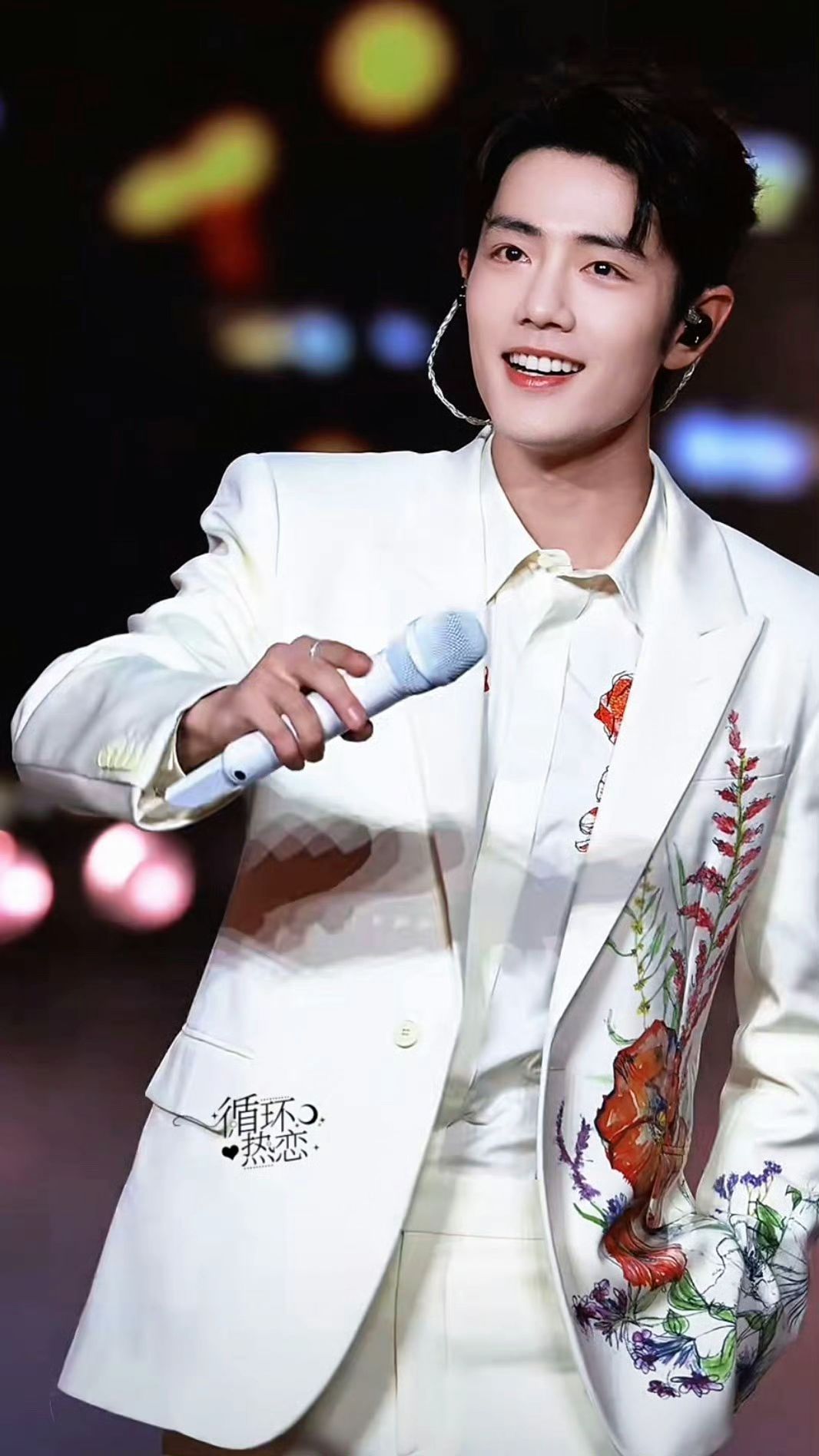 肖战用真挚表达传递温暖力量 肖战亮相北京台春晚 肖战亮相北京台春晚，肖战用真挚表