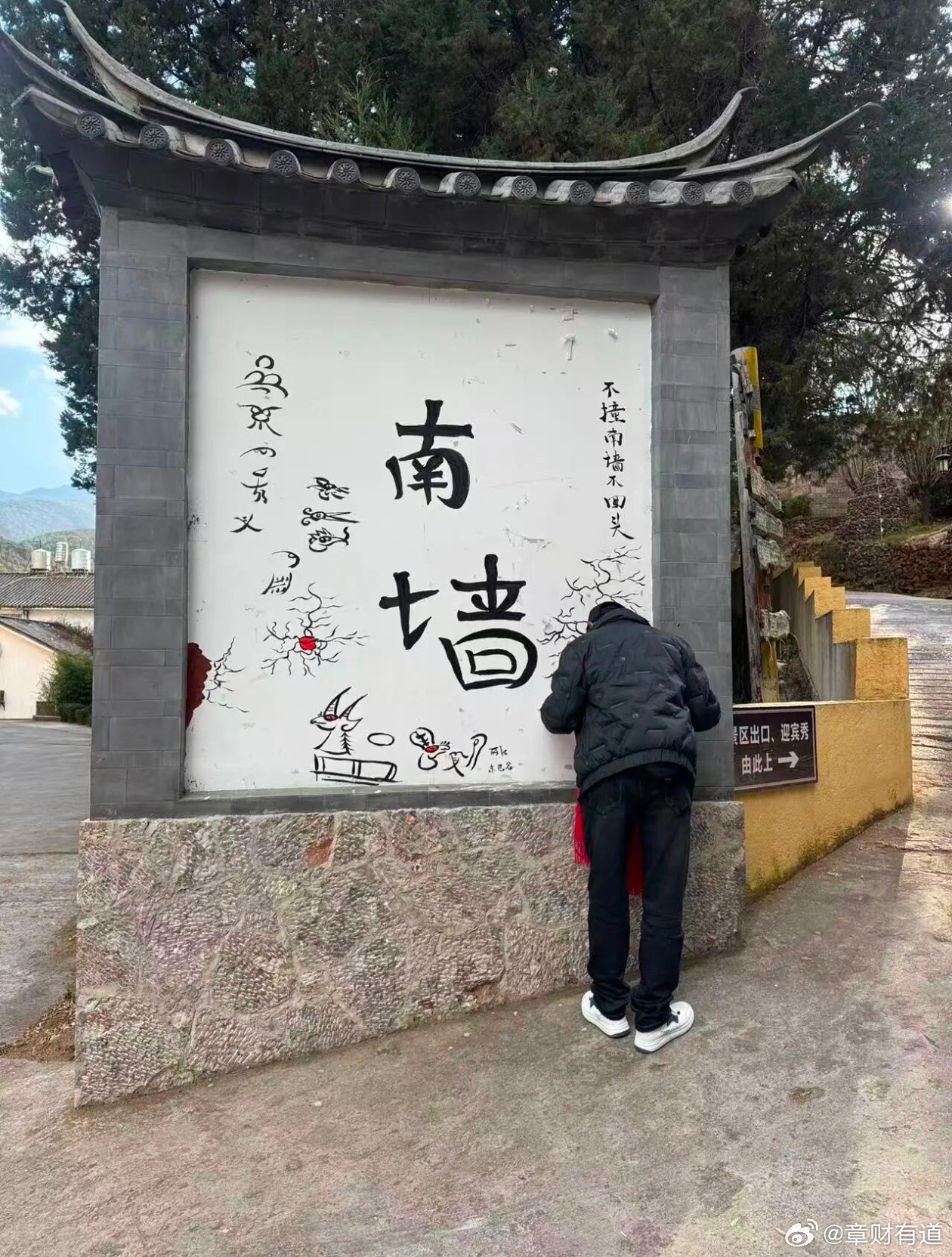 有人发问，就在今日向校长询问商业航天板块是否还值得炒作。校长回应道，若在下跌的过