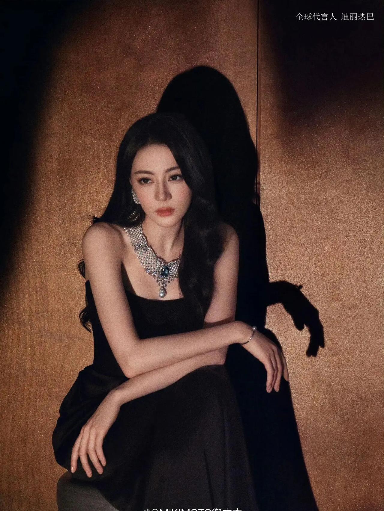 此女演技、商业、时尚、口碑全方位发展，各维度全面开花，权威性无需多言迪丽热巴  