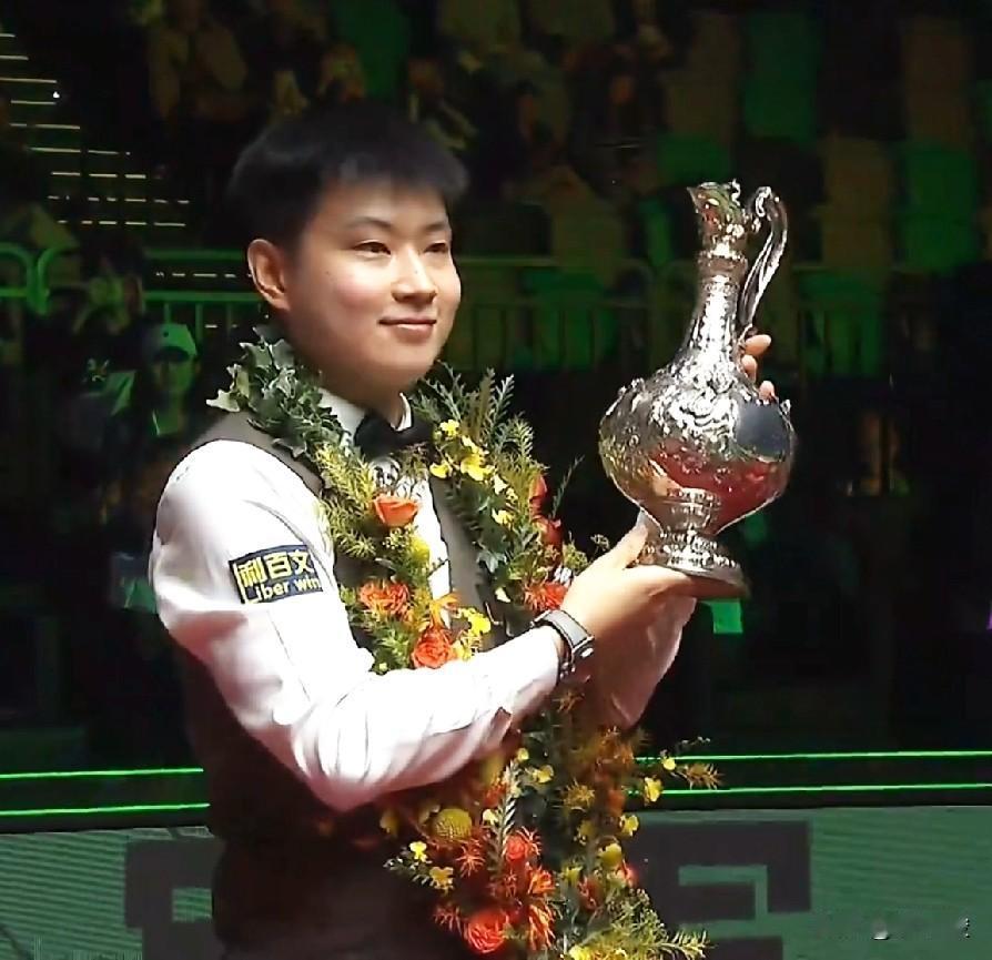 赵心童10-6战胜张安达，获得世界大奖赛冠军，拿到18万英镑奖金，世界排名升至第