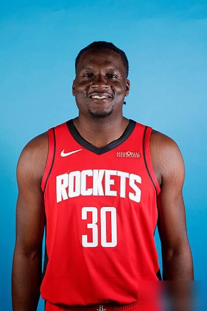 你知道不？申京连缺2场！火箭昨晚死磕湖人，卡佩拉单扛艾顿拼到85平！
早在3月