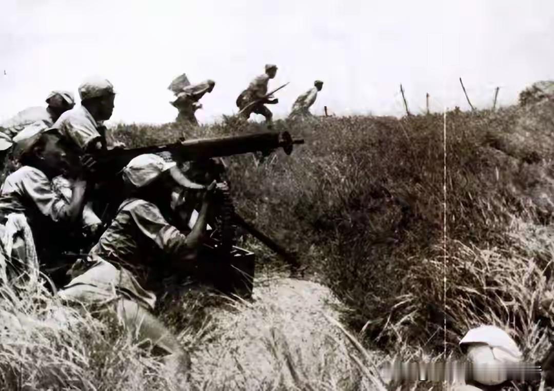1949年下半年，四野43军156师部机要员译完一份野司急电，在场几个人传看一遍