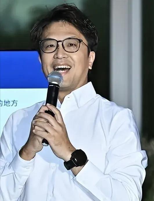 不装了？“田鼠哥”李正皓直言——帅让沈伯洋去帅、“脏活累活”我们来做！
 27日