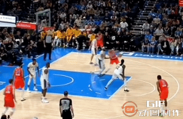 不懂就问：詹姆斯抢断过半场有没有问题？#巅峰詹姆斯,能打过巅峰字母哥吗?#