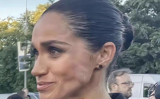 一个二婚女人能嫁进英国王室，也只有哈里敢这么选了，心比天高的梅根如今再被近距离关