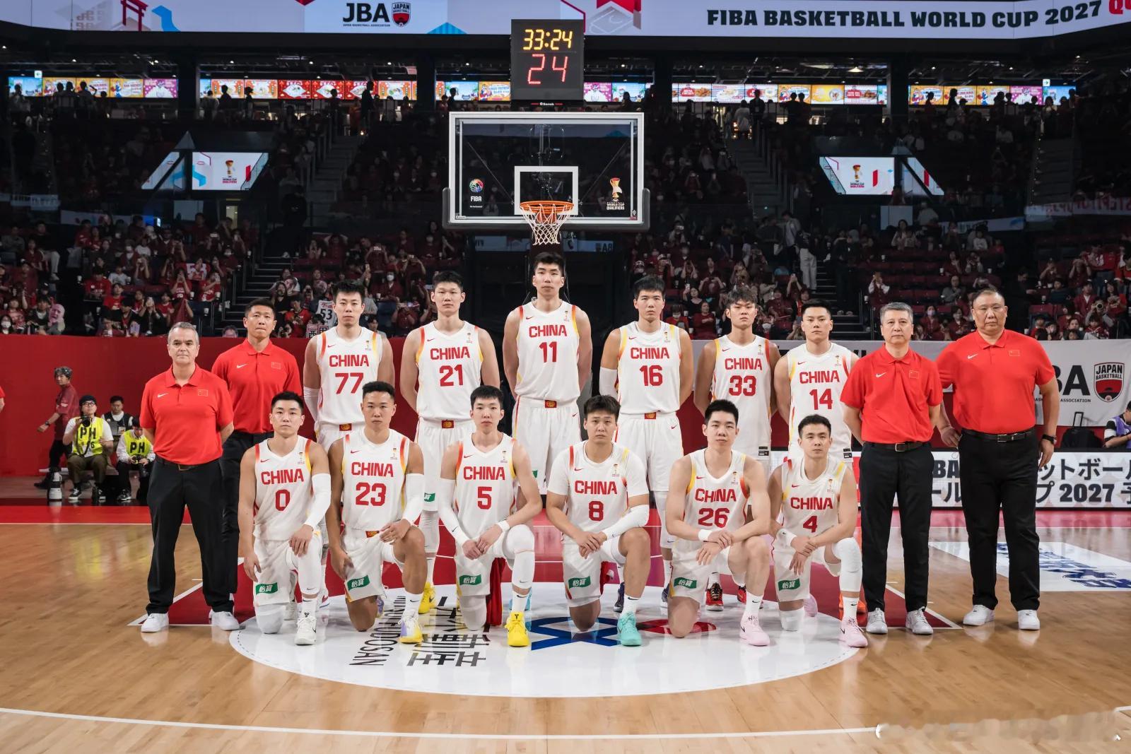 中国男篮全新首发贺希宁王浩然首发战日本 中国队先发：赵睿、胡金秋、贺希宁、王浩然