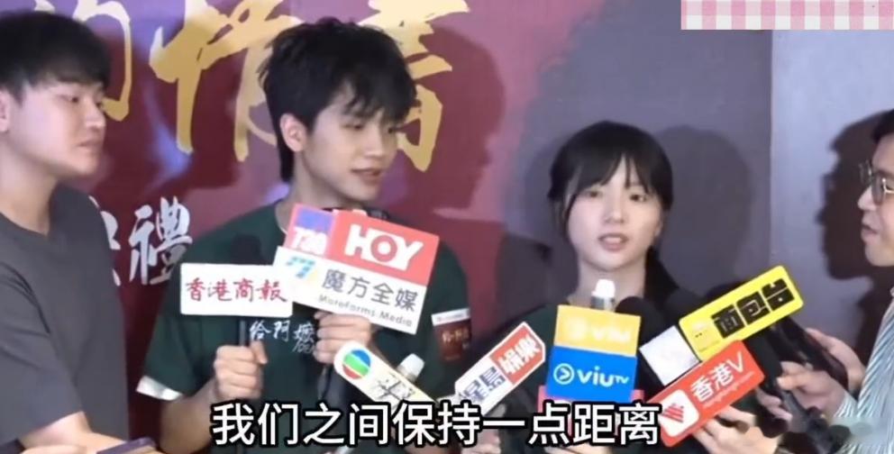 看李思潼回答港媒的提问，相当娴熟。 “听说你们酬劳几万块，是不是，满意吗？” 李