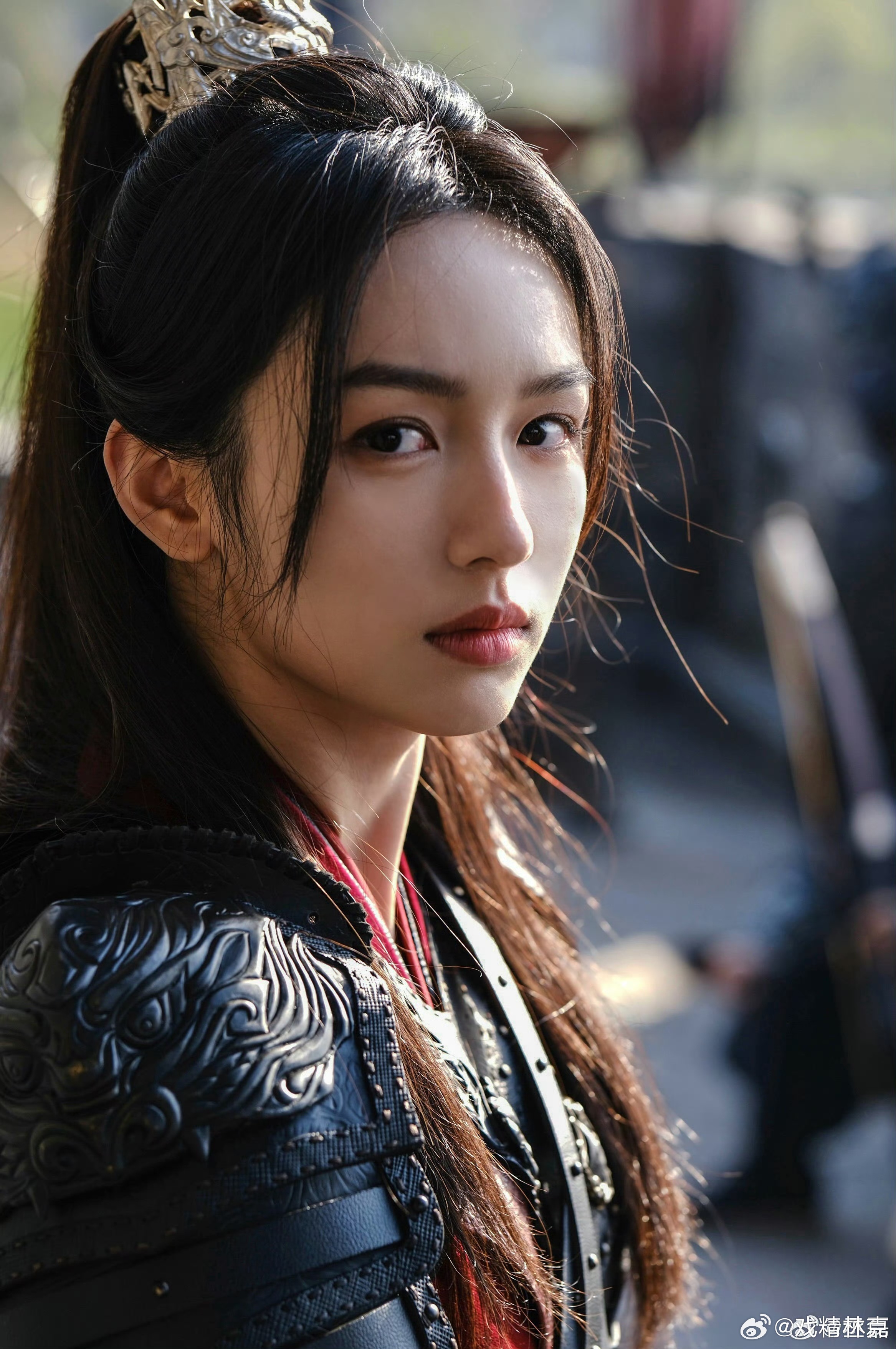 丞磊镜头下的女演员 之前丞磊锦月如歌时期拍的那组挺不错的，给周也拍的这张也还挺有
